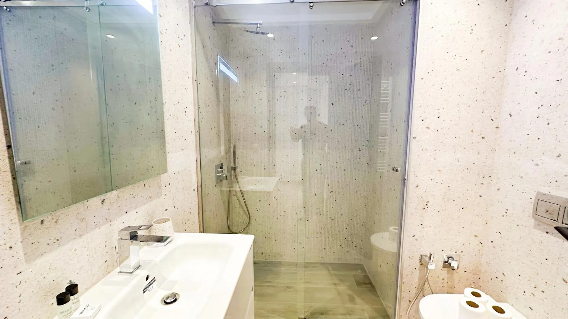 The Business Stay: Brand New In Lac 2 Tunis Apartament
